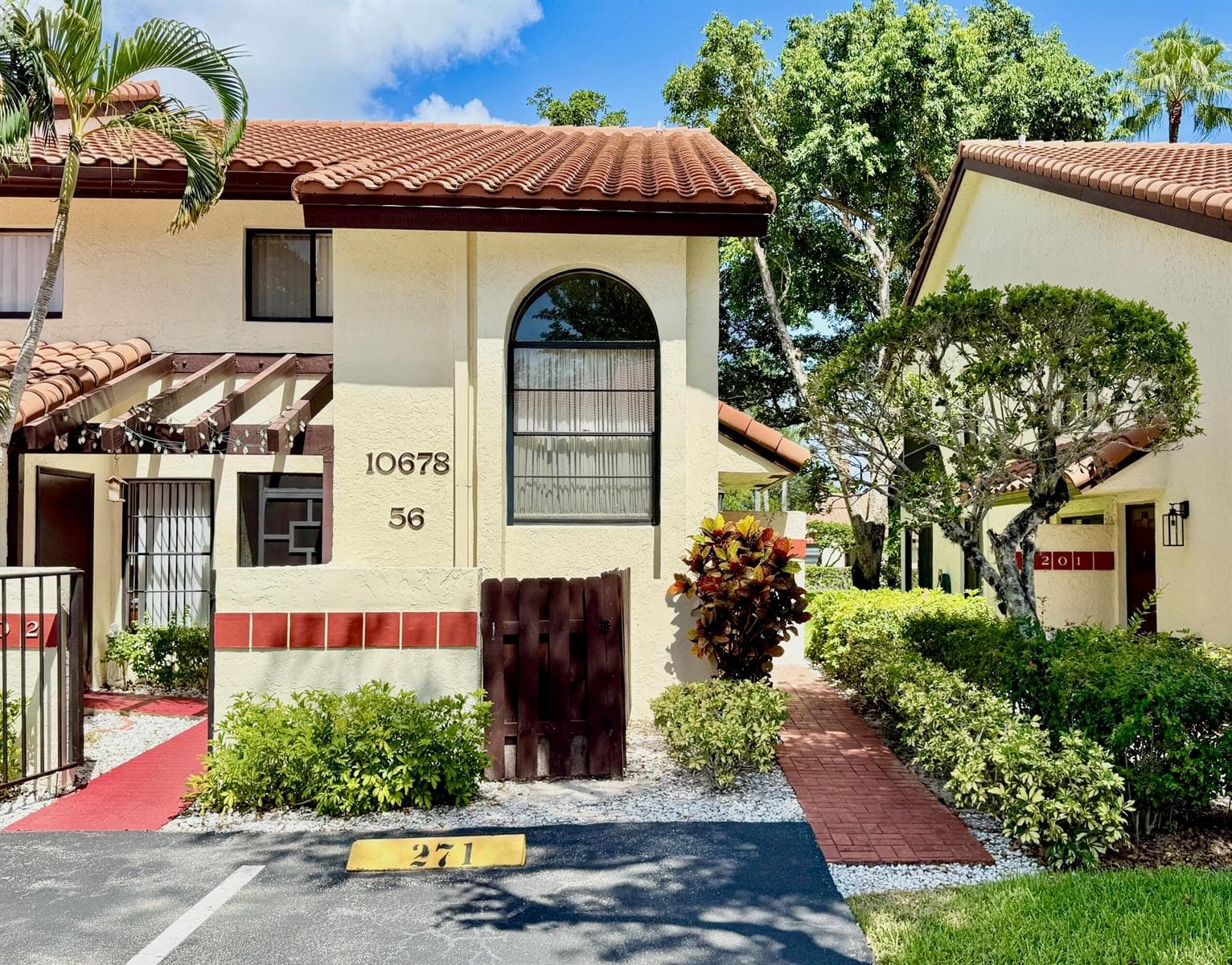 10678 OCEAN PALM Way # 202, Boynton Beach, FL 33437