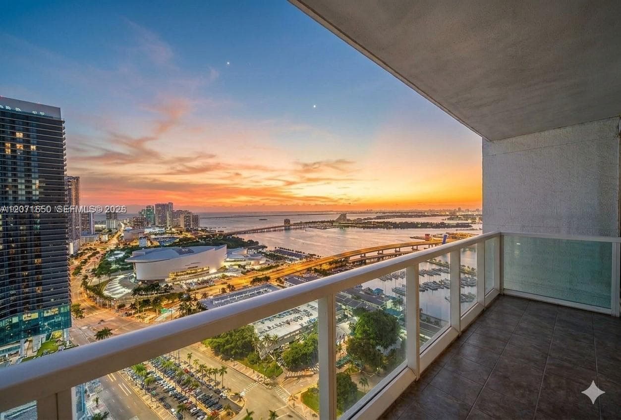 244 Biscayne Blvd # 3704, Miami, FL 33132