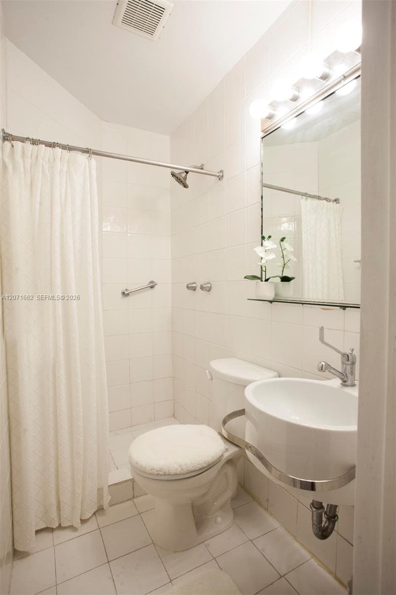 4720 Pine Tree Dr # 1, Miami Beach, FL 33140 photo 2