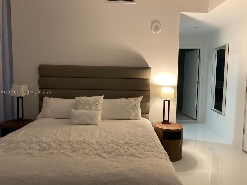 851 NE 1st Ave # 2501, Miami, FL 33132 photo 4