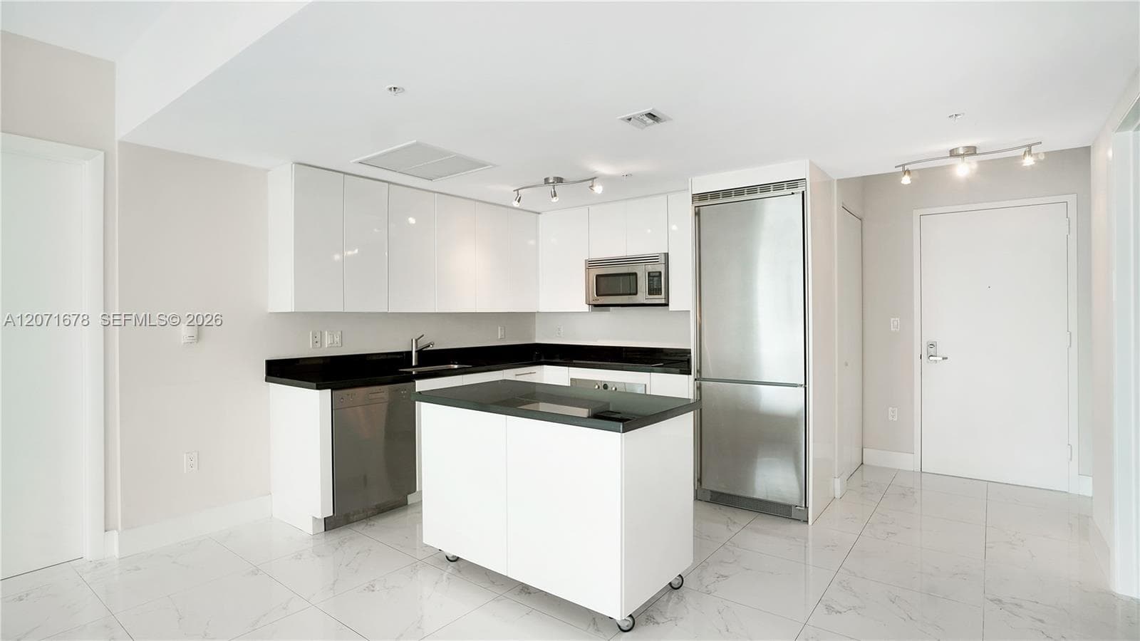 92 SW 3rd St # 1803, Miami, FL 33130 photo 2