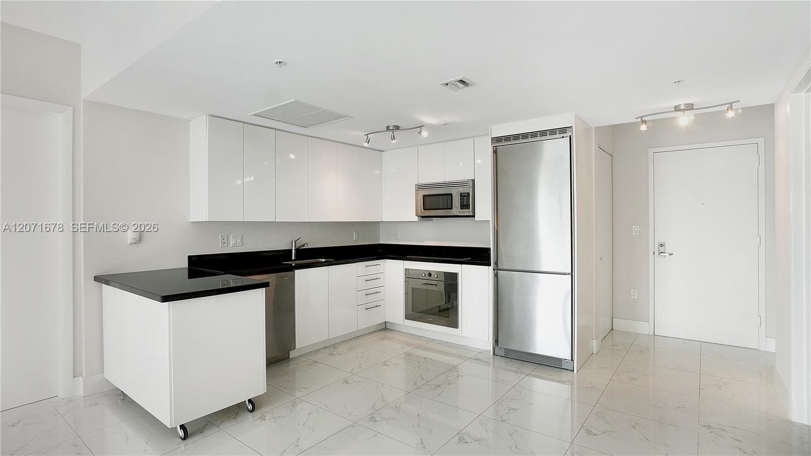 92 SW 3rd St # 1803, Miami, FL 33130 photo 3