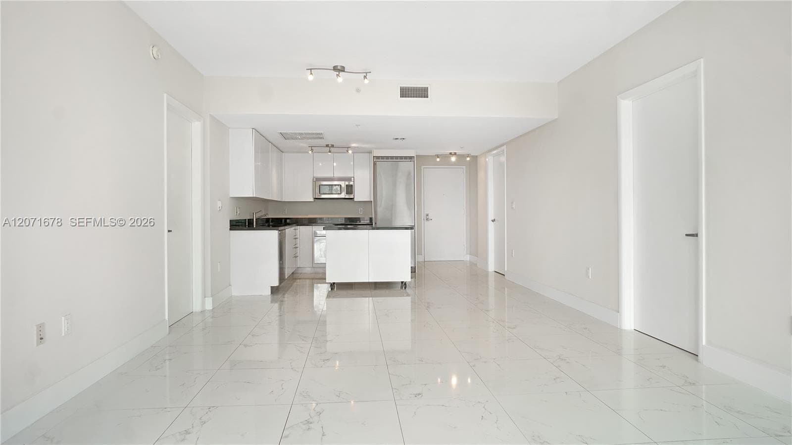 92 SW 3rd St # 1803, Miami, FL 33130 photo 5