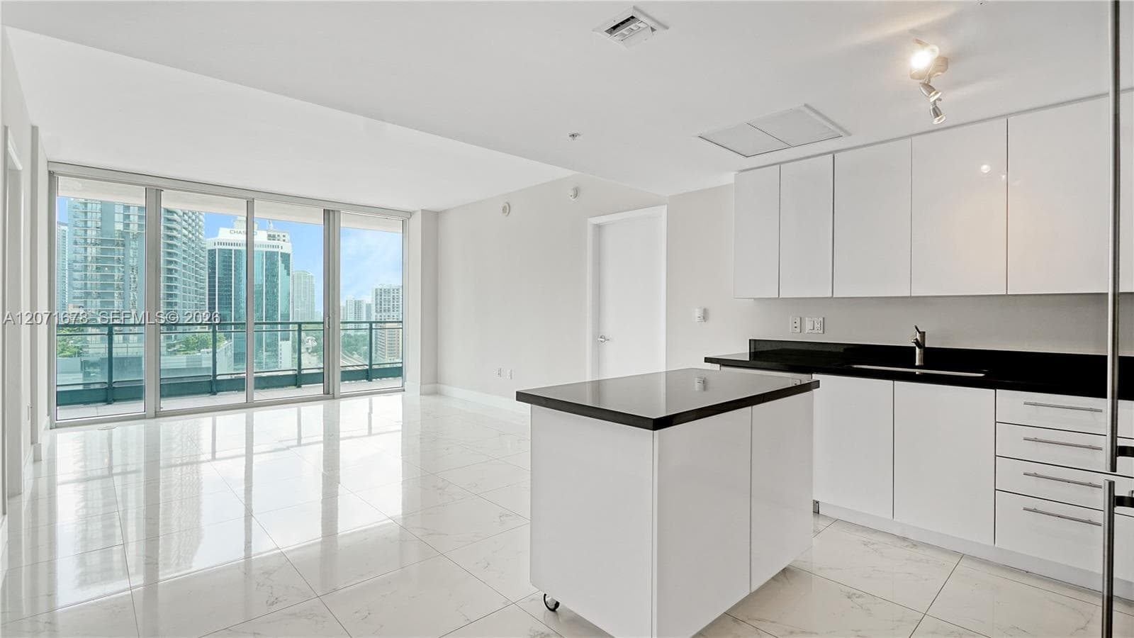92 SW 3rd St # 1803, Miami, FL 33130 photo 4