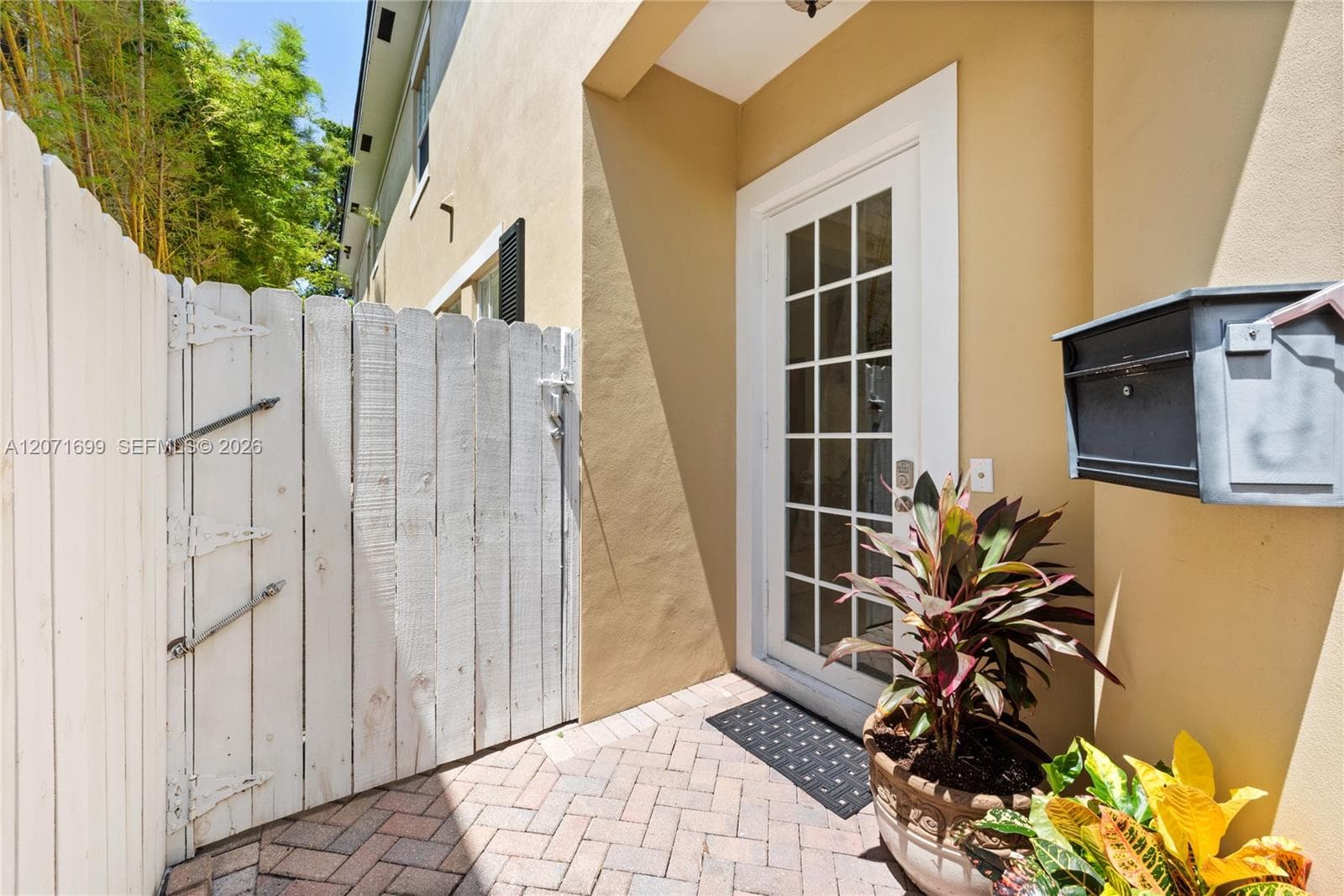 423 SW 16th St, Fort Lauderdale, FL 33315 photo 2