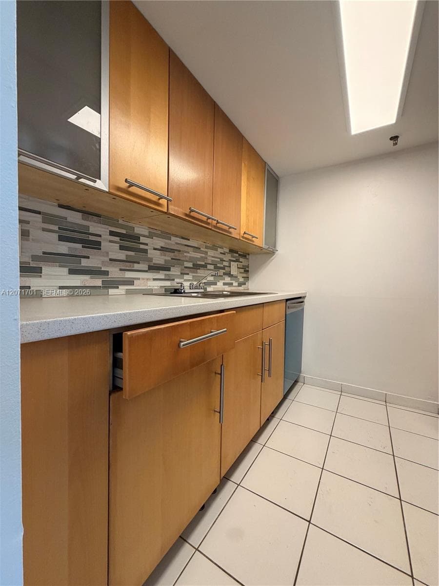 1010 NW 11th St # 507, Miami, FL 33136 photo 2