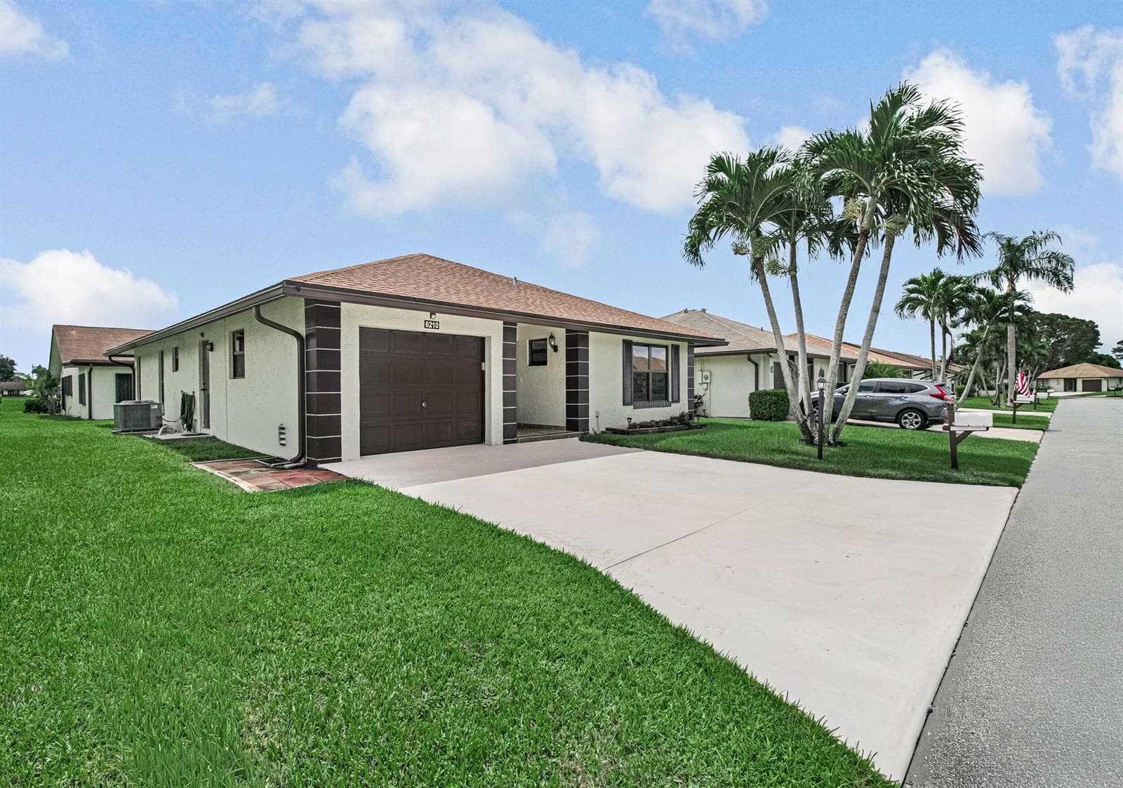 6210 Olivewood Circle, FL 33463 photo 3