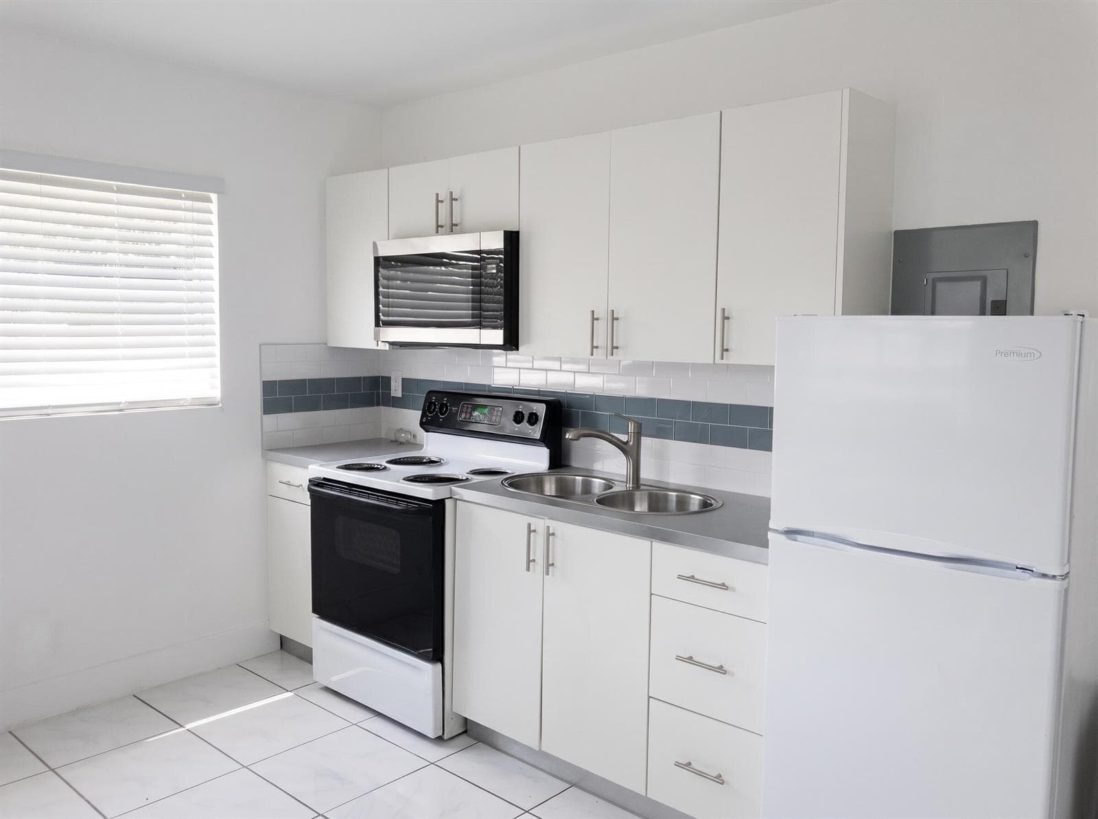 141 NW 4th Avenue # 3, Dania Beach, FL 33004