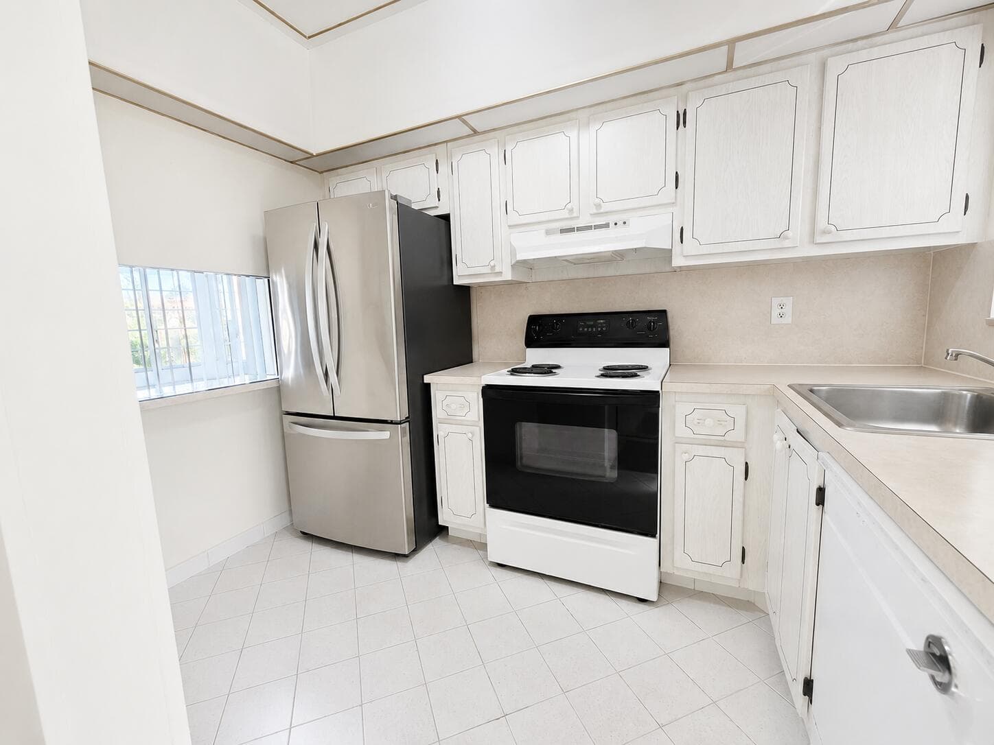 3051 Sunrise Lakes Drive E # 203, Sunrise, FL 33322 photo 2