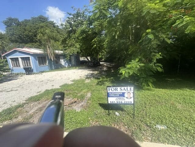 12040 W Dixie Hwy, North Miami, FL 33161 photo 2