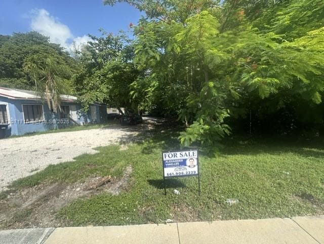 12040 W Dixie Hwy, North Miami, FL 33161 photo 3