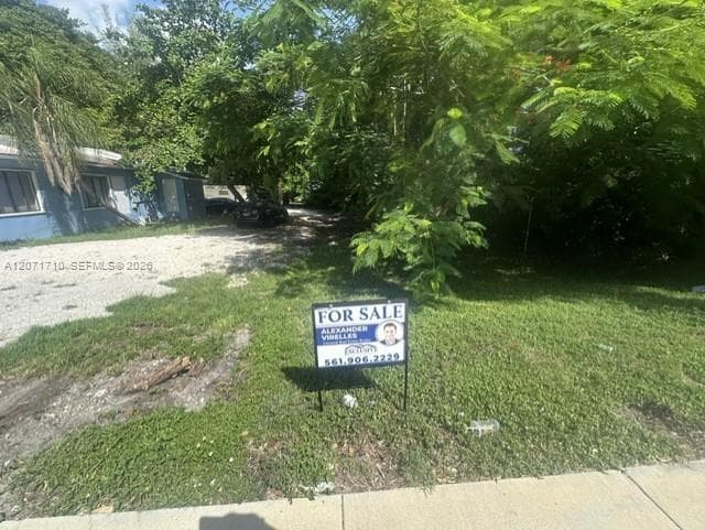 12040 W Dixie Hwy, North Miami, FL 33161 photo 4