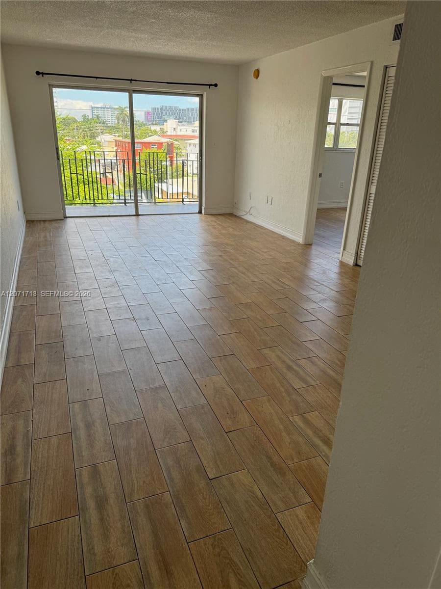 444 SW 4th St # 402, Miami, FL 33130 photo 2