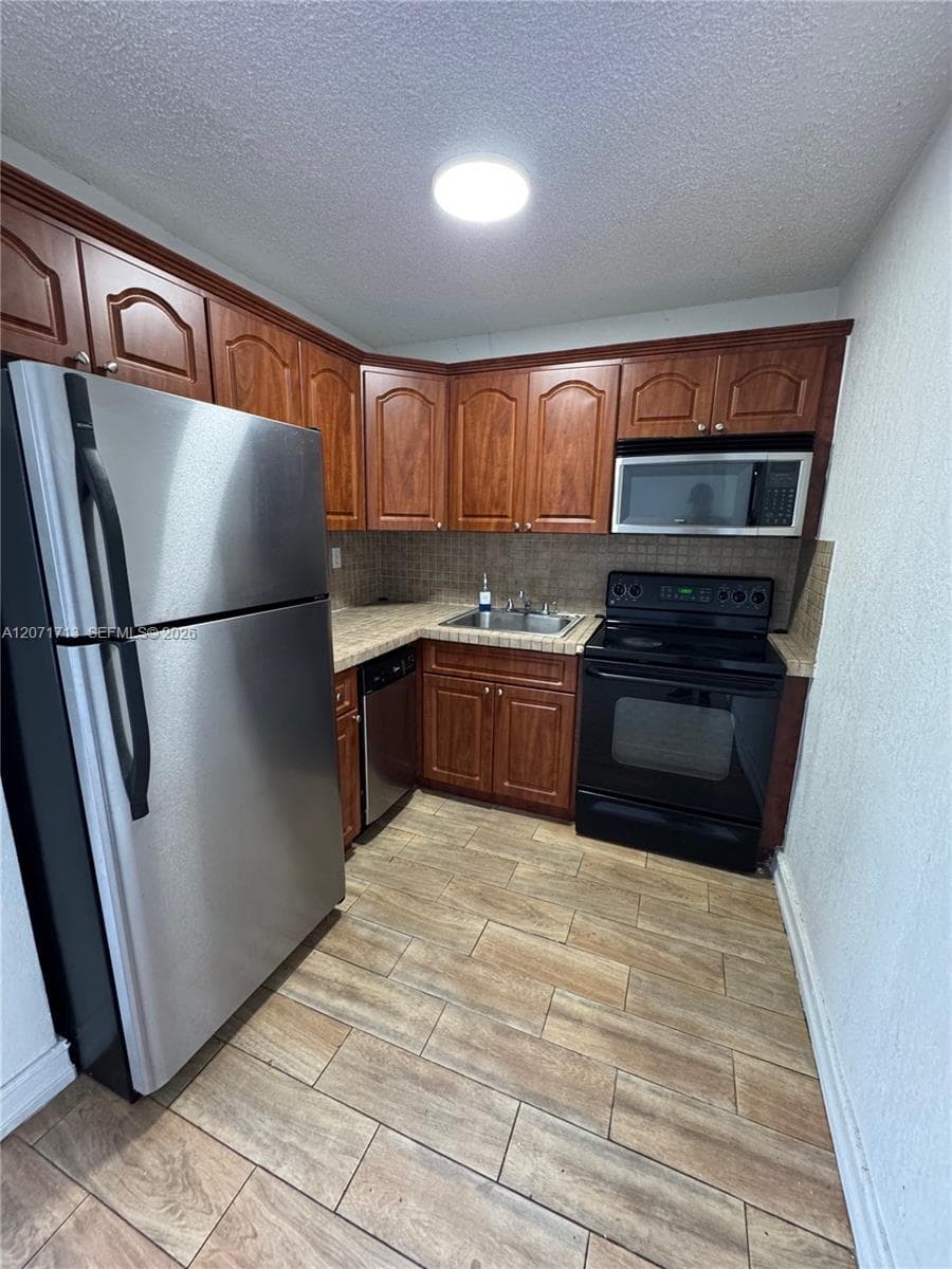 444 SW 4th St # 402, Miami, FL 33130 photo 5