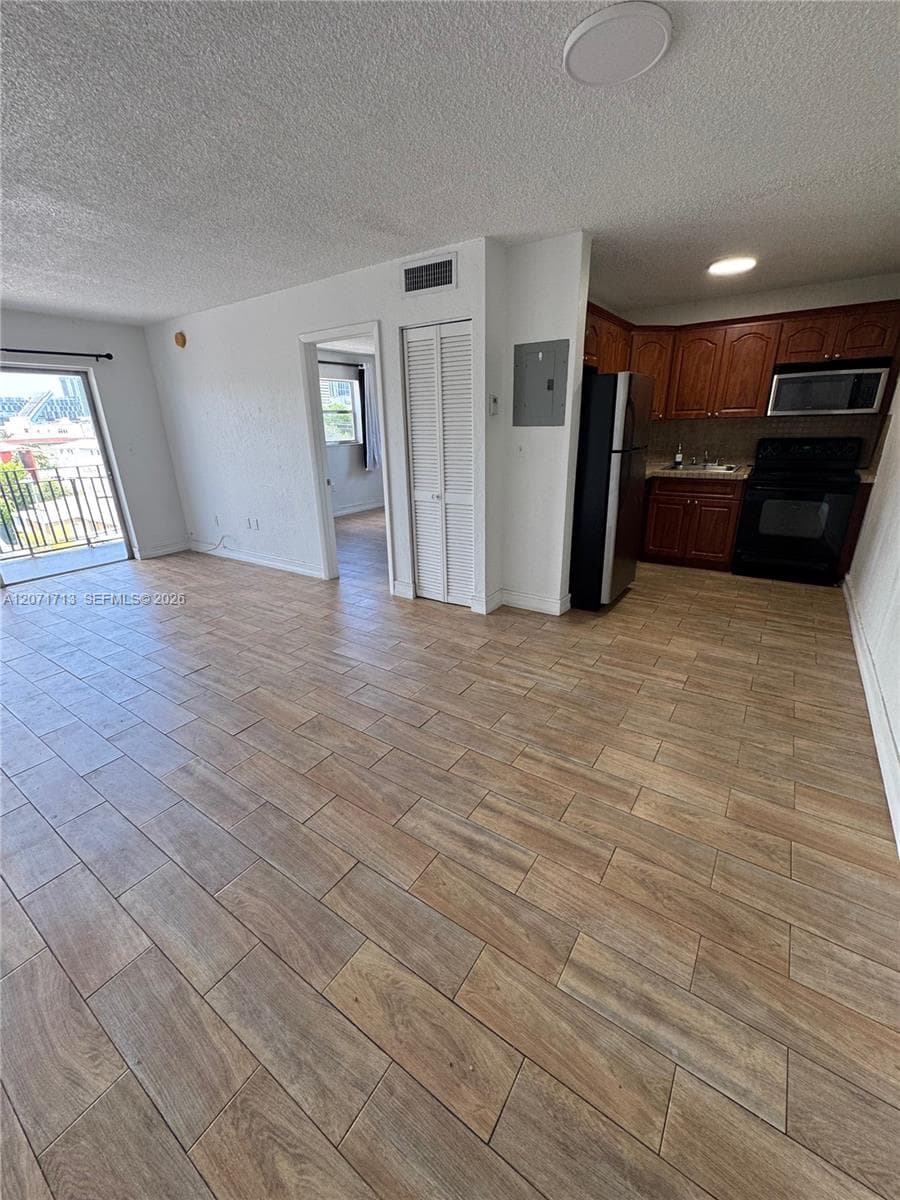 444 SW 4th St # 402, Miami, FL 33130 photo 4