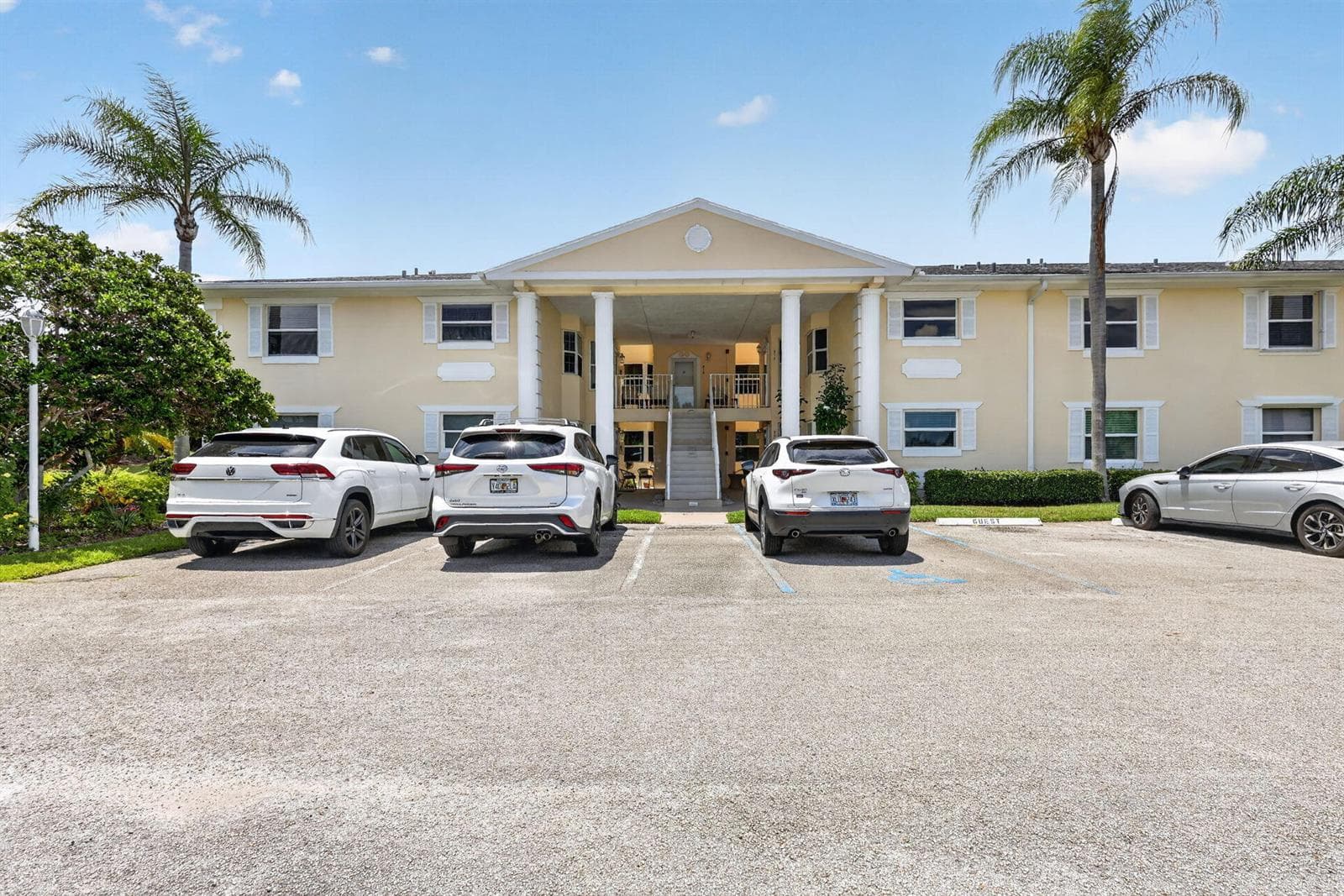 203 Grove Isle Circle, Vero Beach, FL 32962 photo 2