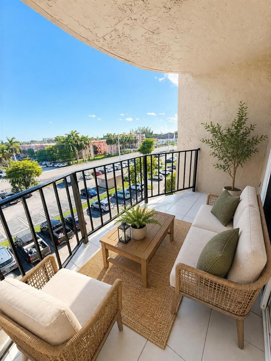 5199 NW 7th St # 501E, Miami, FL 33126 photo 3