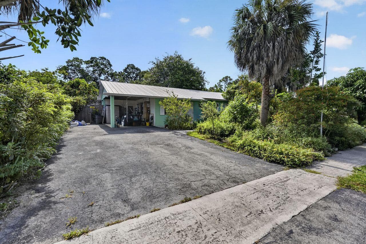 303 S DELAWARE Boulevard, Jupiter, FL 33458 photo 2