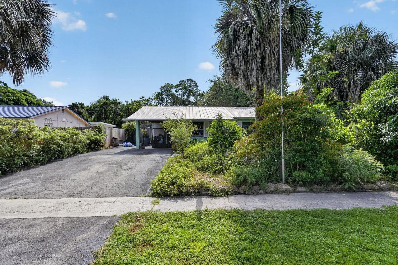 303 S DELAWARE Boulevard, Jupiter, FL 33458 photo 4