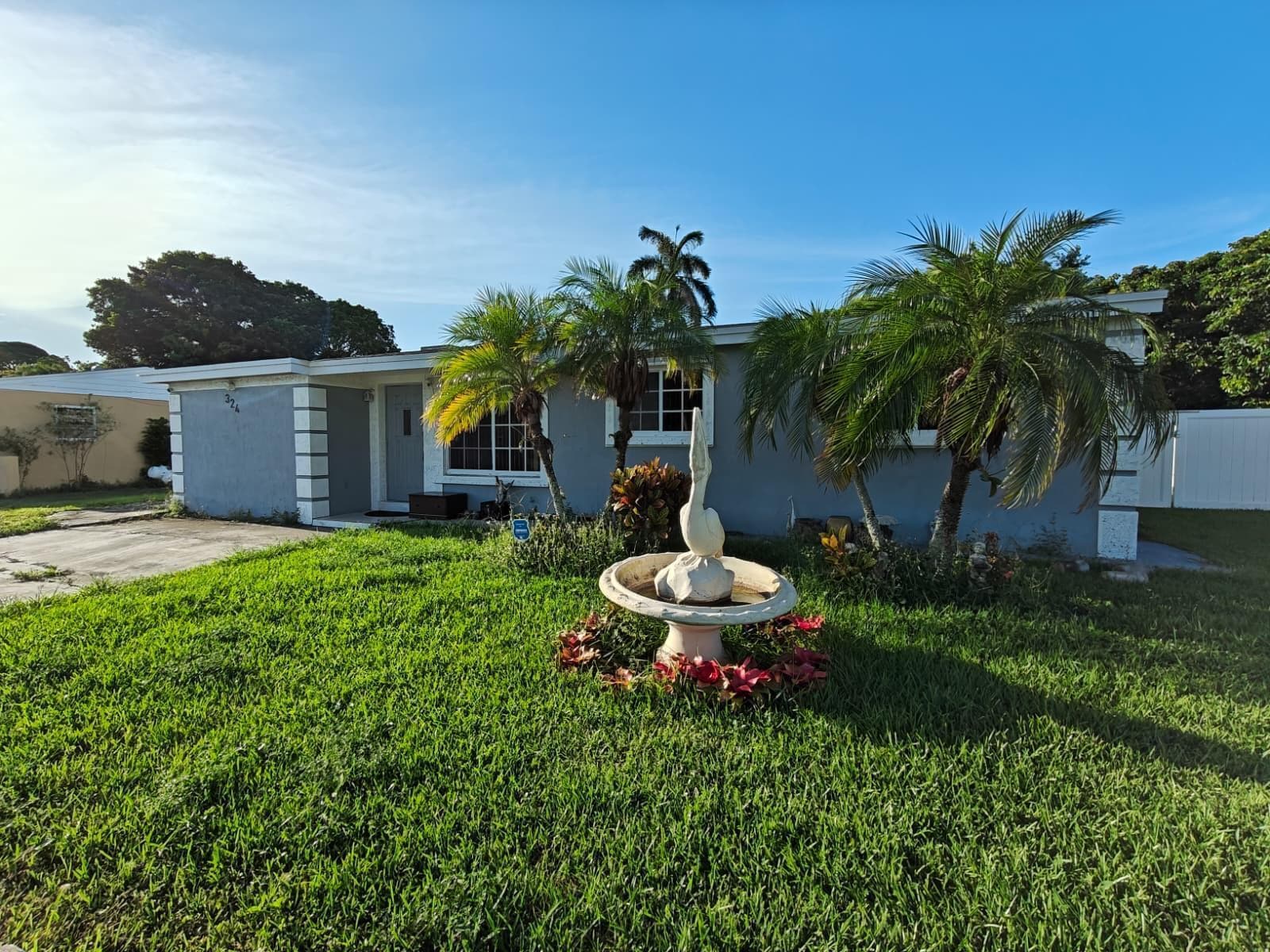 324 Mid Pines Road, Palm Springs, FL 33461 photo 2