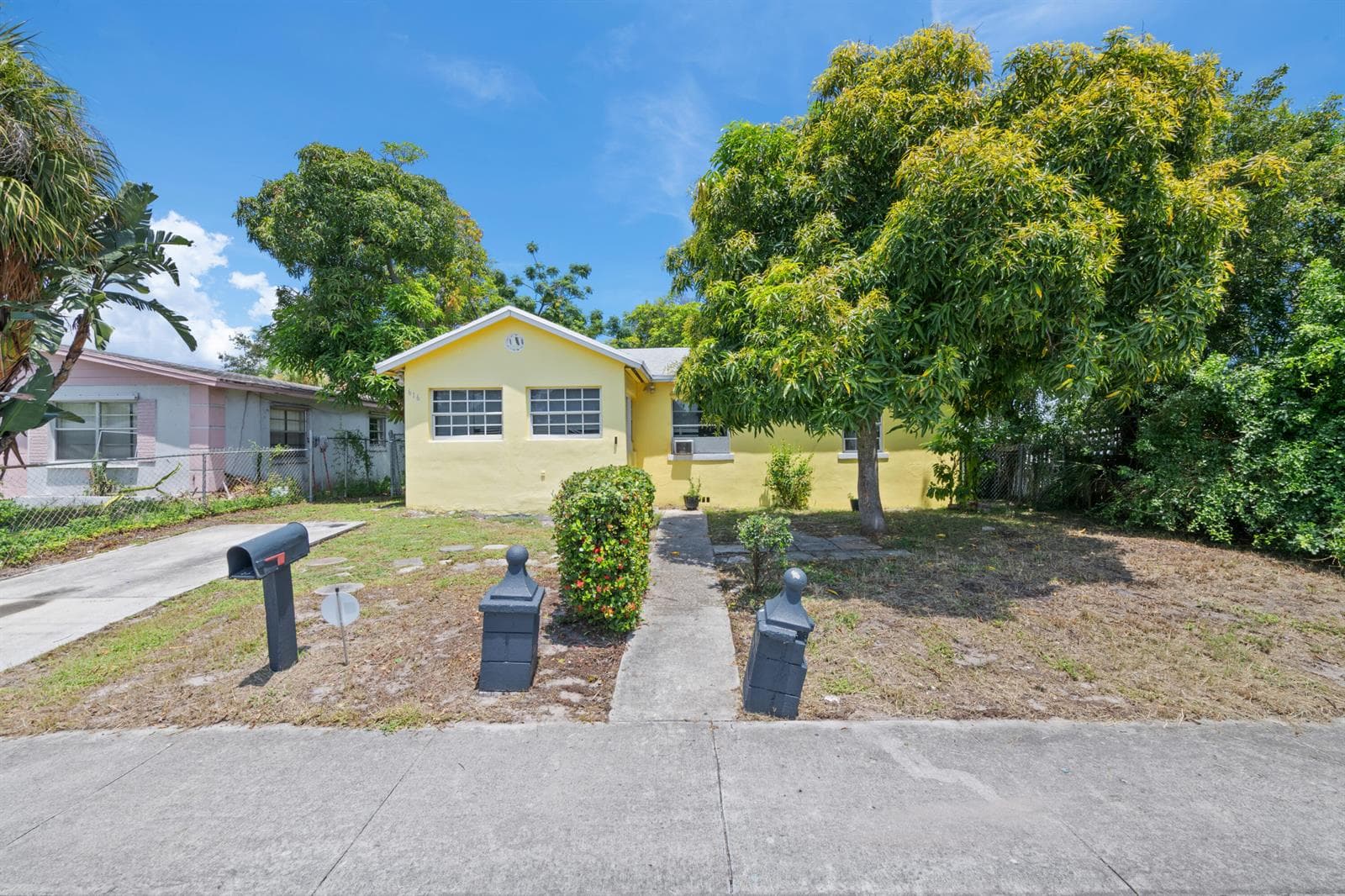 616 W 5TH Street, Riviera Beach, FL 33404 photo 2