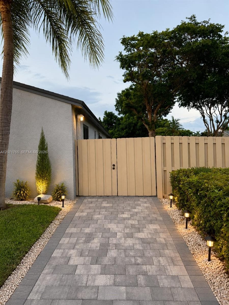 8601 NW 192nd Ter, Hialeah, FL 33015 photo 4