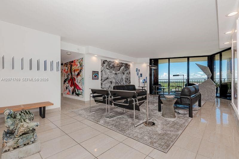 1000 QUAYSIDE TERRACE # 1901, Miami, FL 33138 photo 2