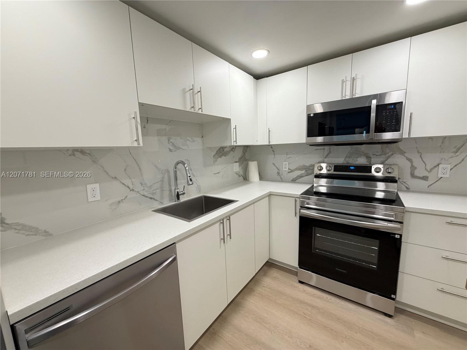 400 Kings Point Dr # 604, Sunny Isles Beach, FL 33160