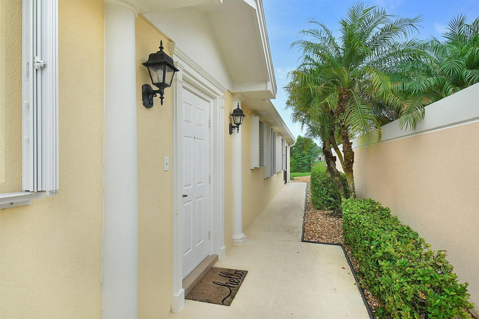 8557 SE Retreat Drive, Hobe Sound, FL 33455 photo 2
