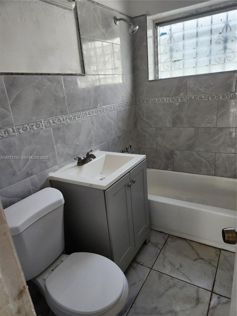 6950 NW 6th Ct, Miami, FL 33150 photo 2