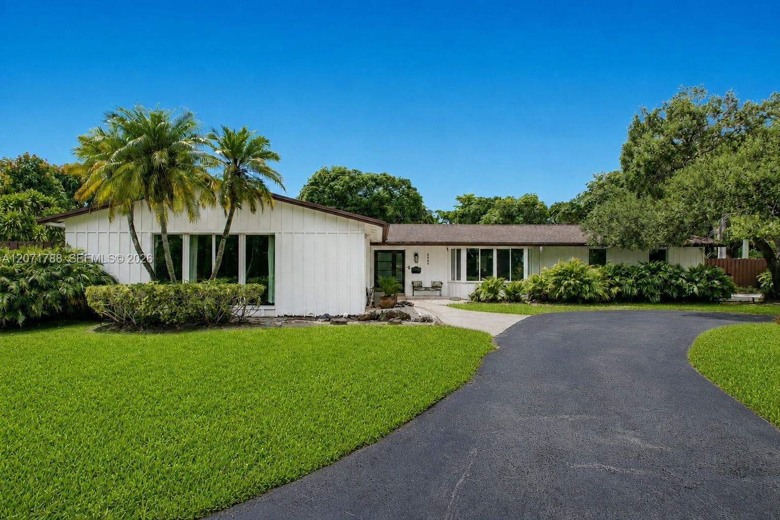 8520 SW 151st Street, Palmetto Bay, FL 33158 photo 2