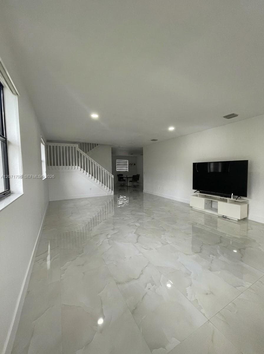 9260 W 35th Ln, Hialeah, FL 33018 photo 2