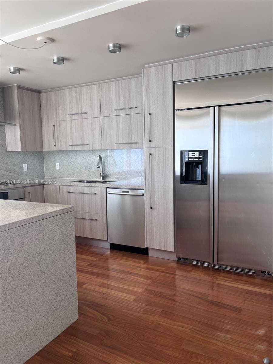 881 Ocean Dr # 18B, Key Biscayne, FL 33149 photo 4