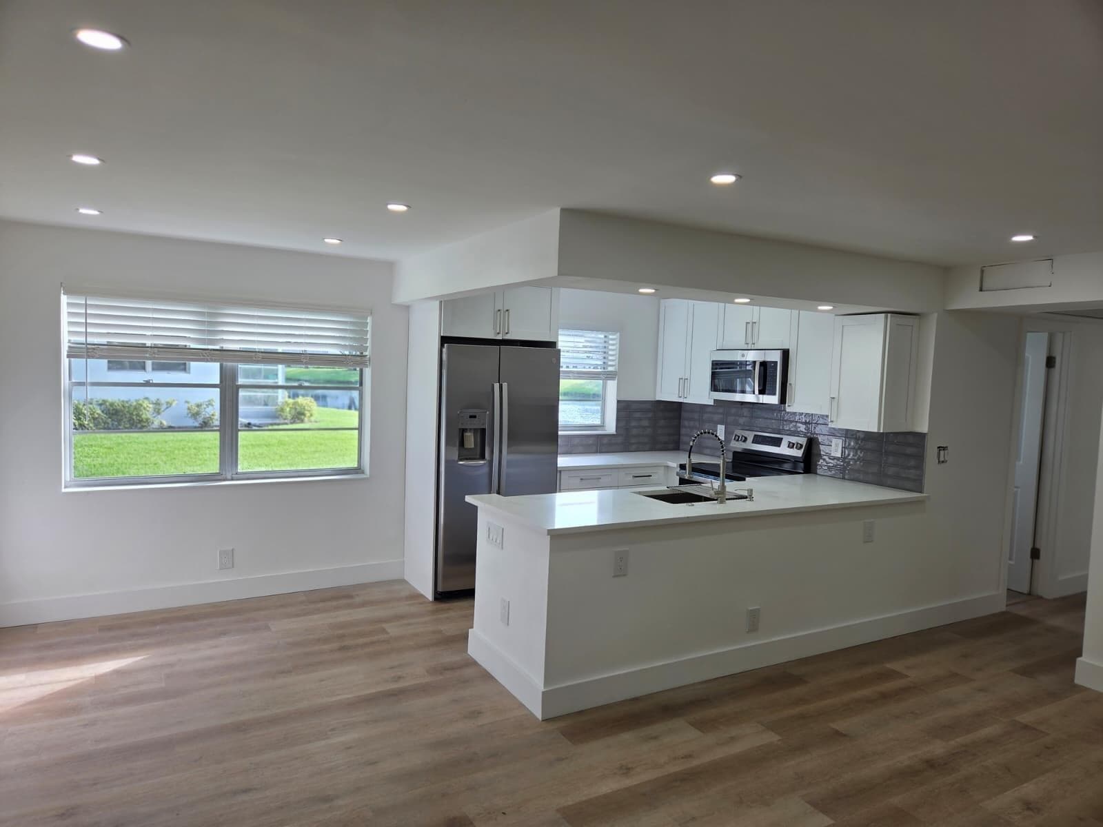 205 ELLESMERE E # 205, Deerfield Beach, FL 33442 photo 3