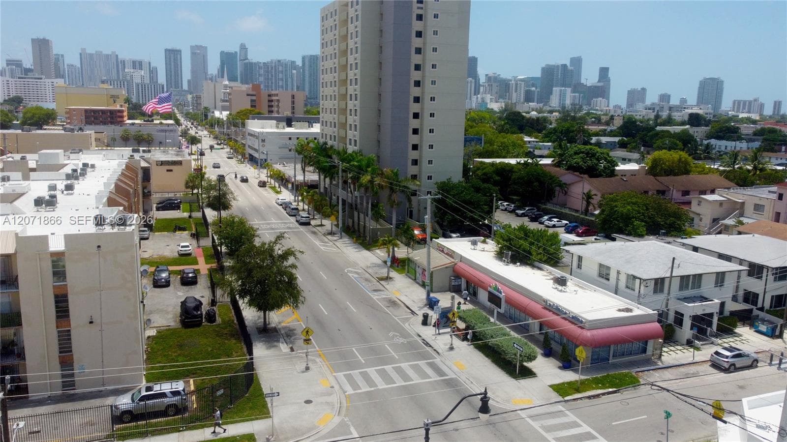 1058 SW 1st St, Miami, FL 33130 photo 2