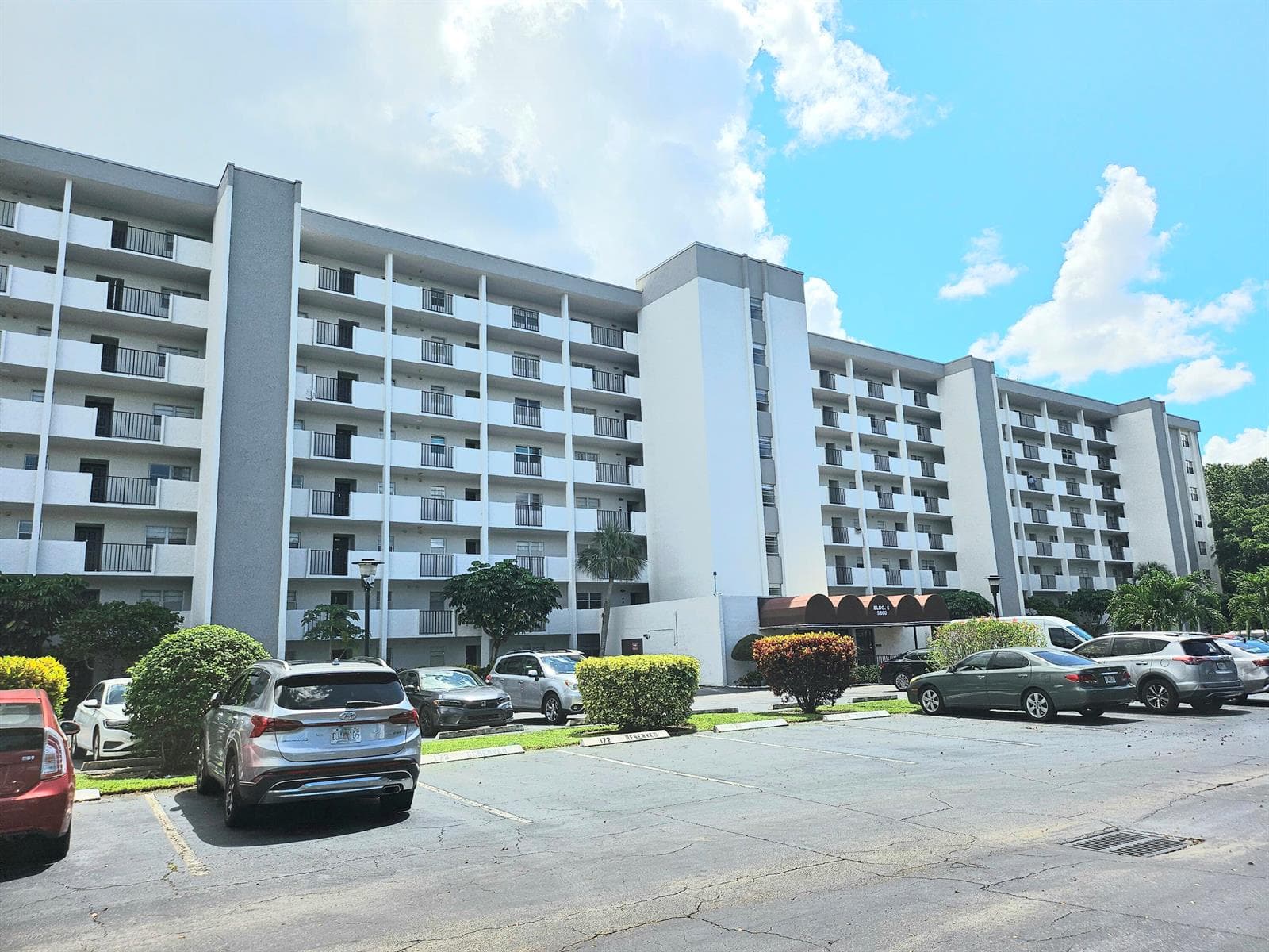 5860 NW 44TH Street # 412, Lauderhill, FL 33319