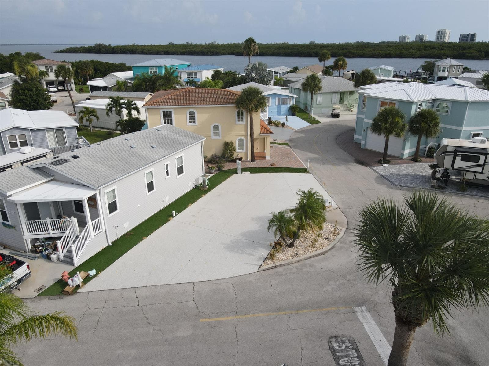 485 NETTLES Boulevard, Jensen Beach, FL 34957 photo 2