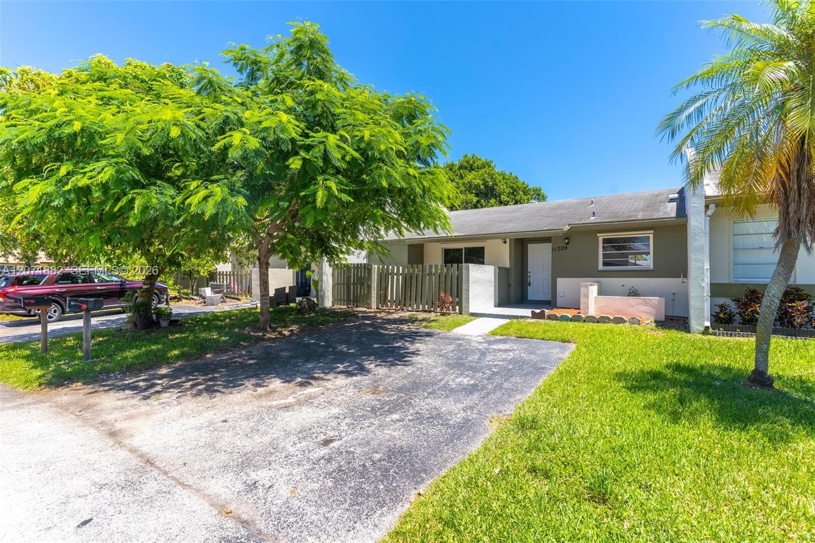 11209 SW 125th Pl, Kendall, FL 33186 photo 2