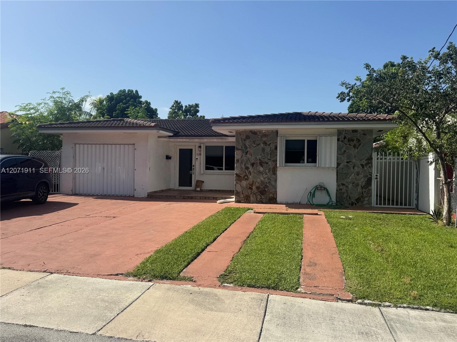 3160 NW 3rd St, Miami, FL 33125 photo 3