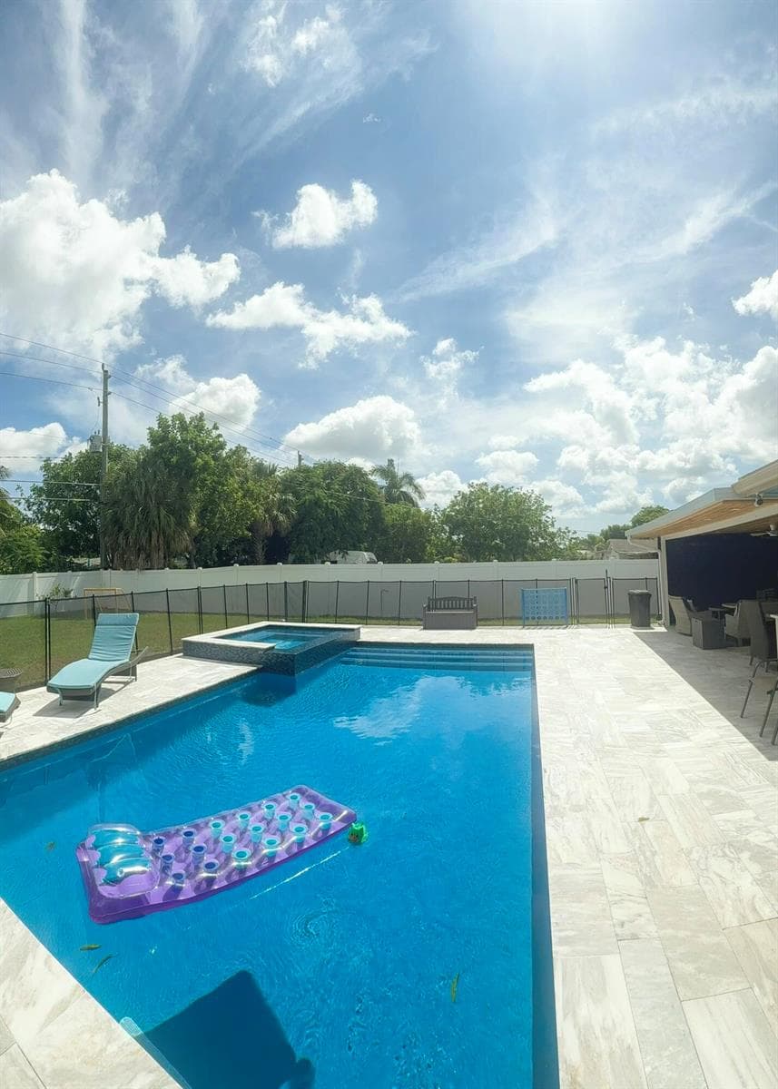 631 NW 39th Street, Oakland Park, FL 33309 photo 2