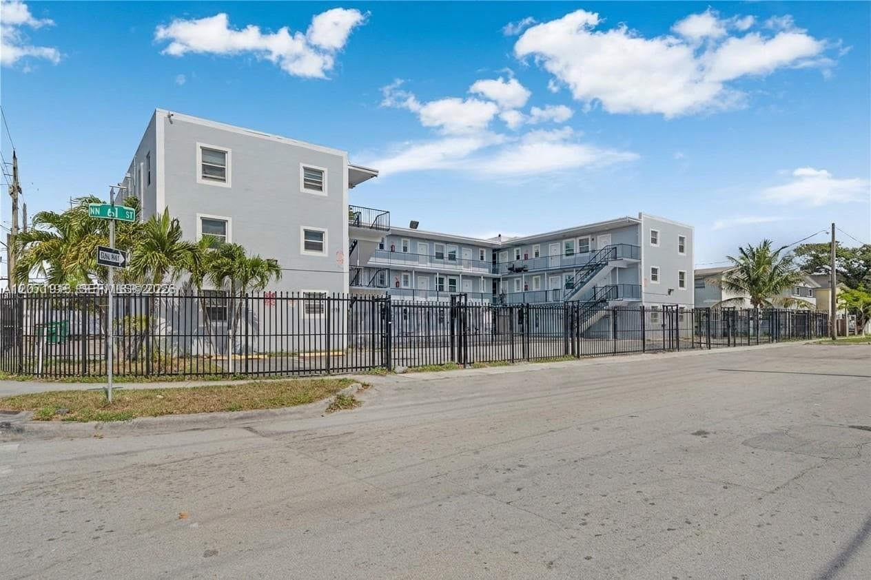 1281 NW 61st St # 31, Miami, FL 33142 photo 3