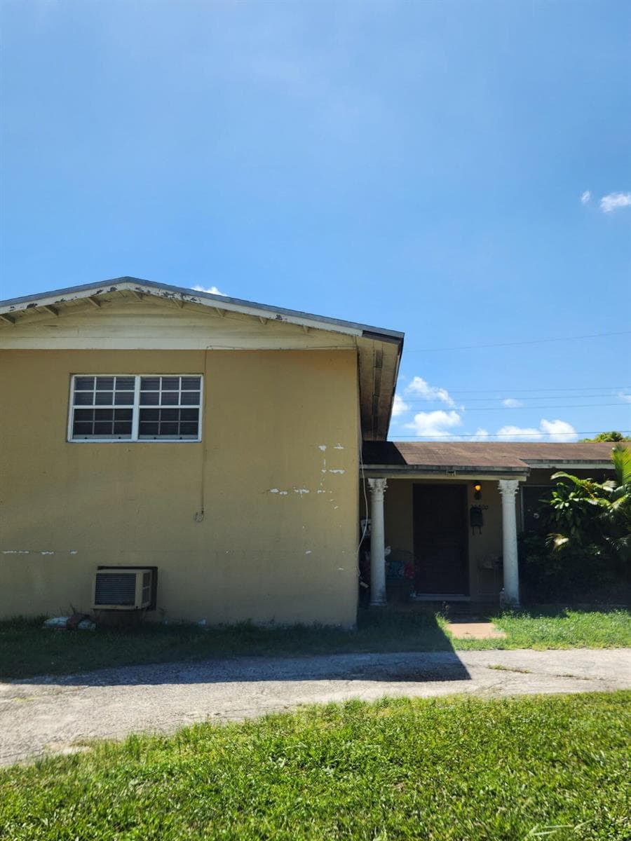 20300 NE 12TH Court, Miami, FL 33179 photo 2