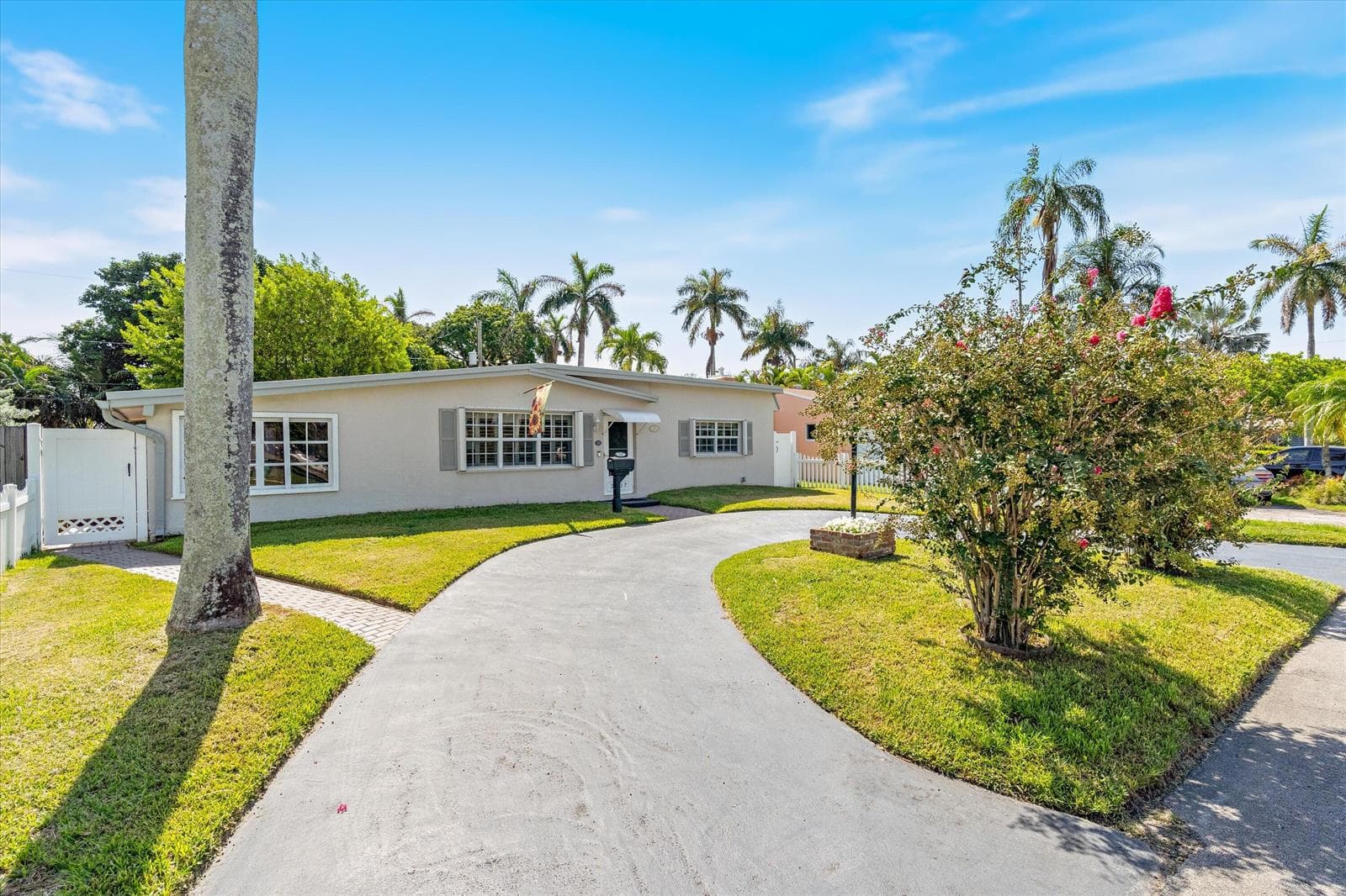 2107 N 15TH Avenue, Hollywood, FL 33020 photo 2
