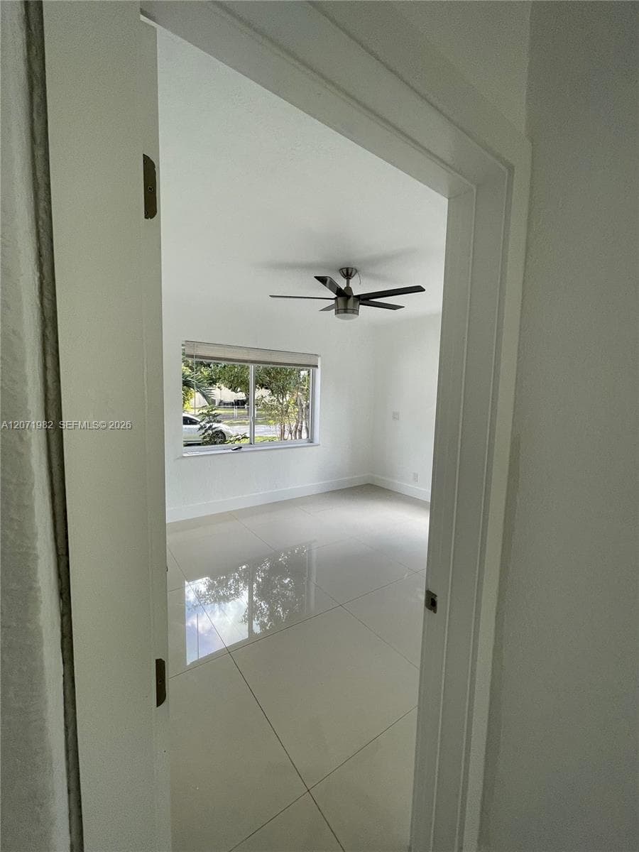 15760 NE 18th Ct, North Miami Beach, FL 33162 photo 2