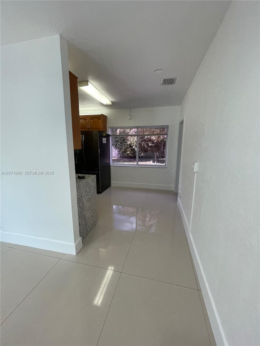15760 NE 18th Ct, North Miami Beach, FL 33162 photo 4