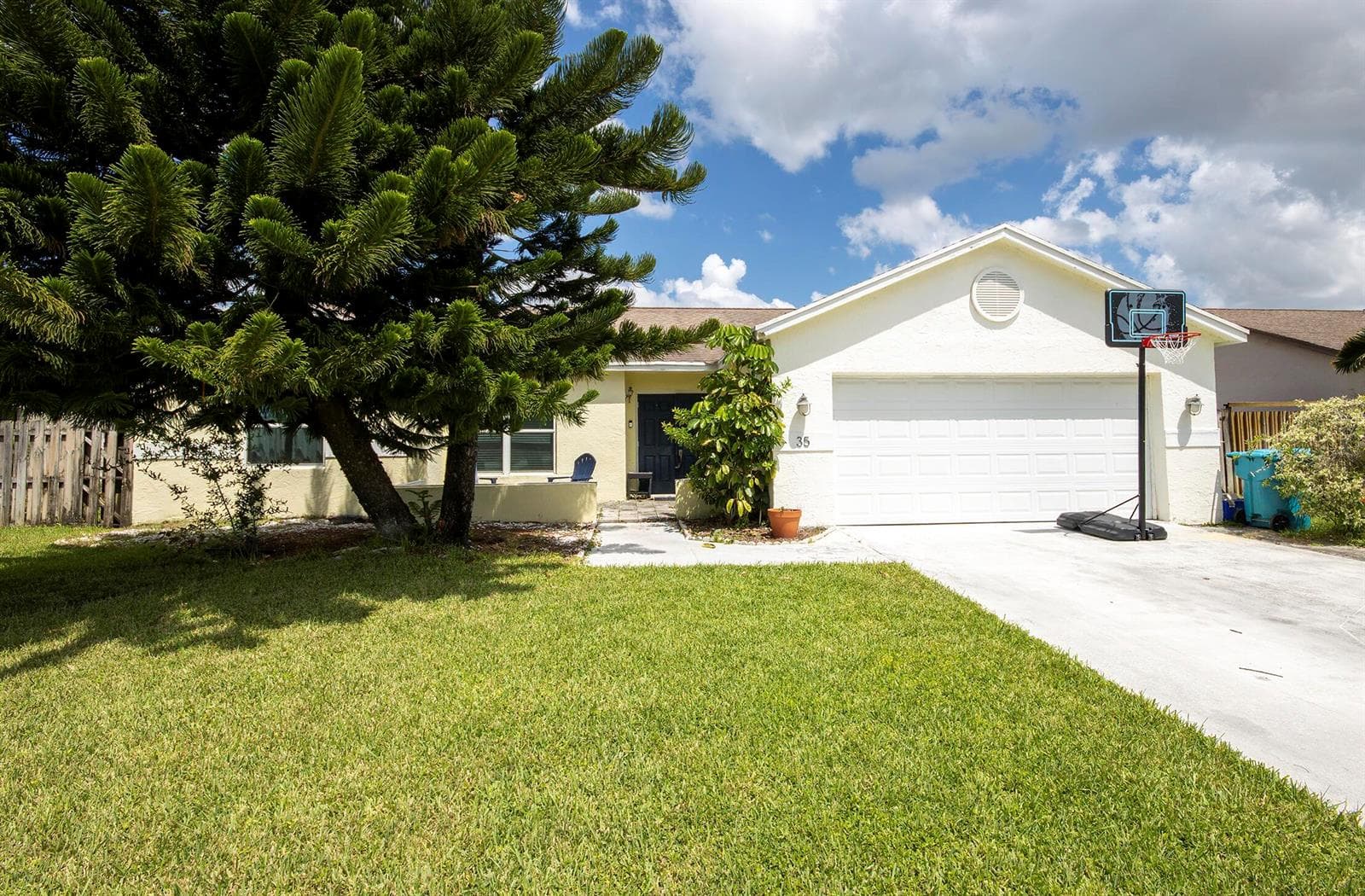35 CEDAR Circle, Boynton Beach, FL 33436 photo 2