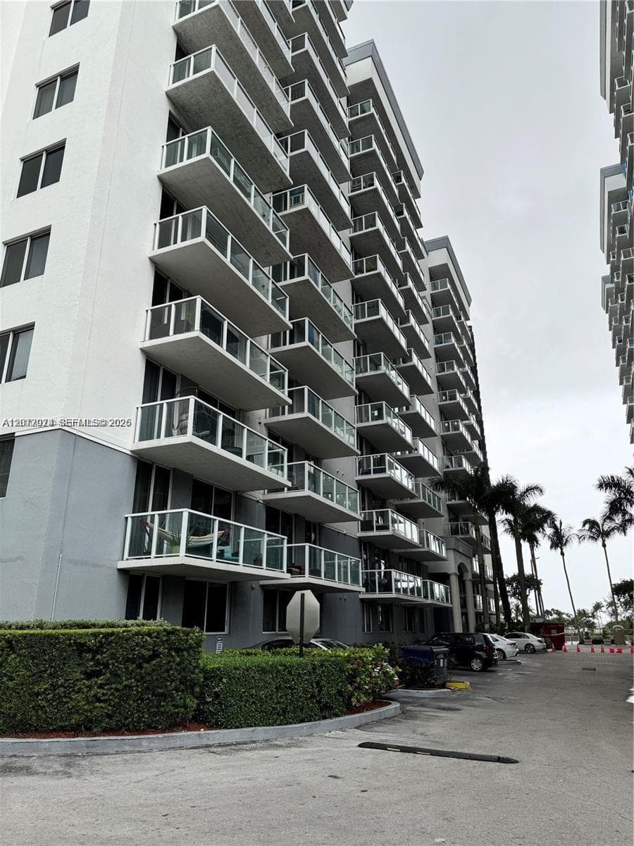 5091 NW 7th St # 615, Miami, FL 33126 photo 2