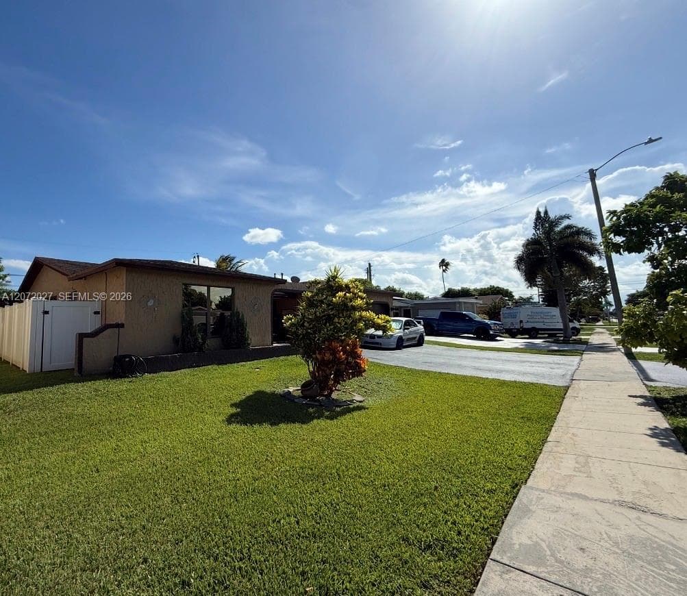 11450 NW 30th Pl, Sunrise, FL 33323 photo 2