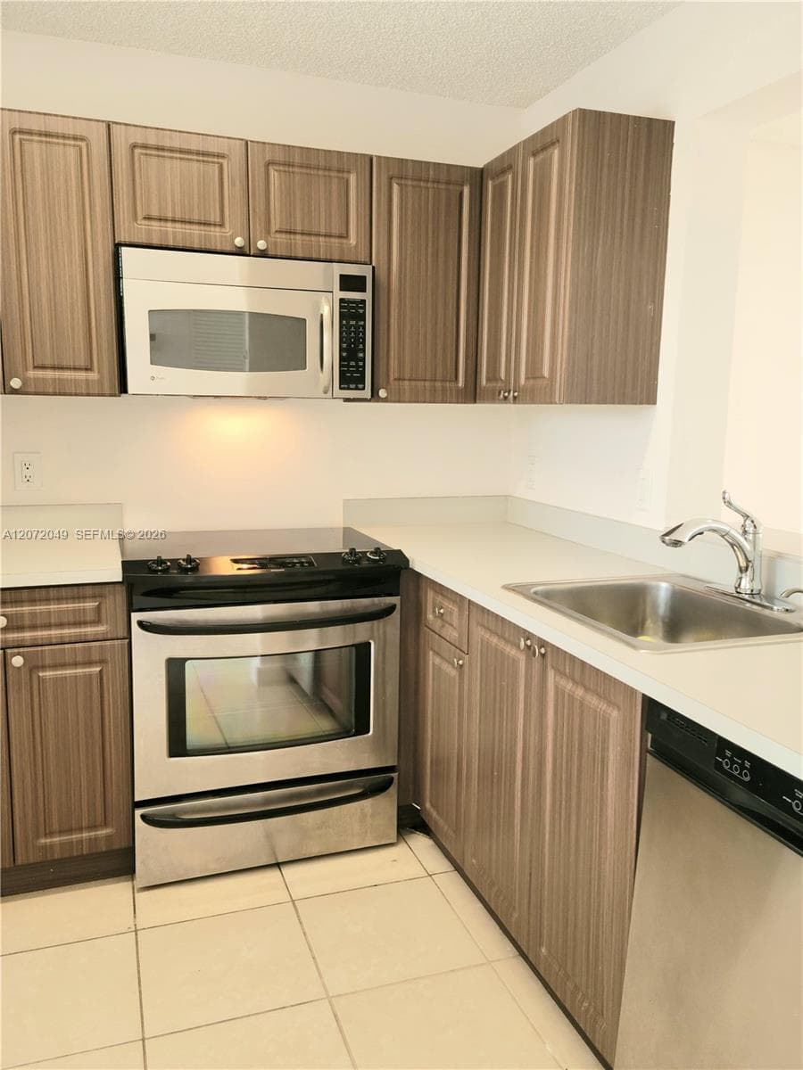 8620 N Sherman Cir # 306, Miramar, FL 33025