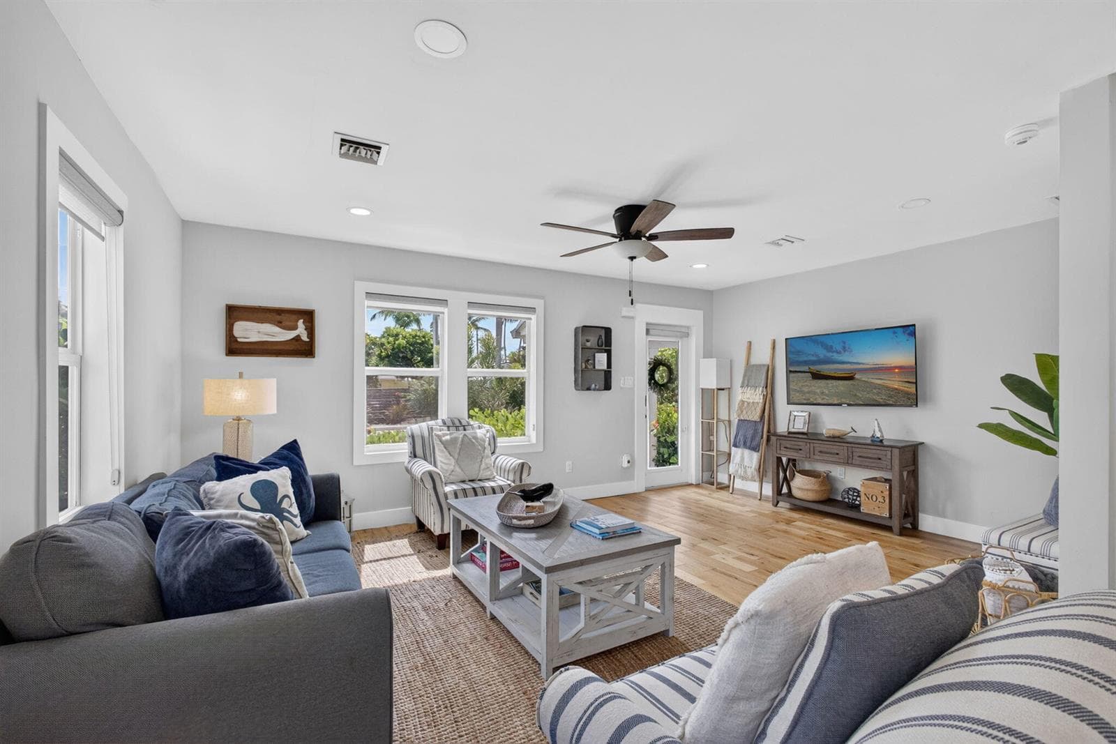 1305 N Palmway, FL 33460 photo 4
